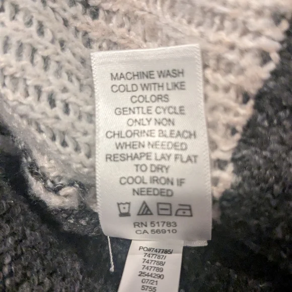 Maurices Gray Aztec Open Front Cardigan Sweater Pockets Women’s L Large - Picture 3 of 5